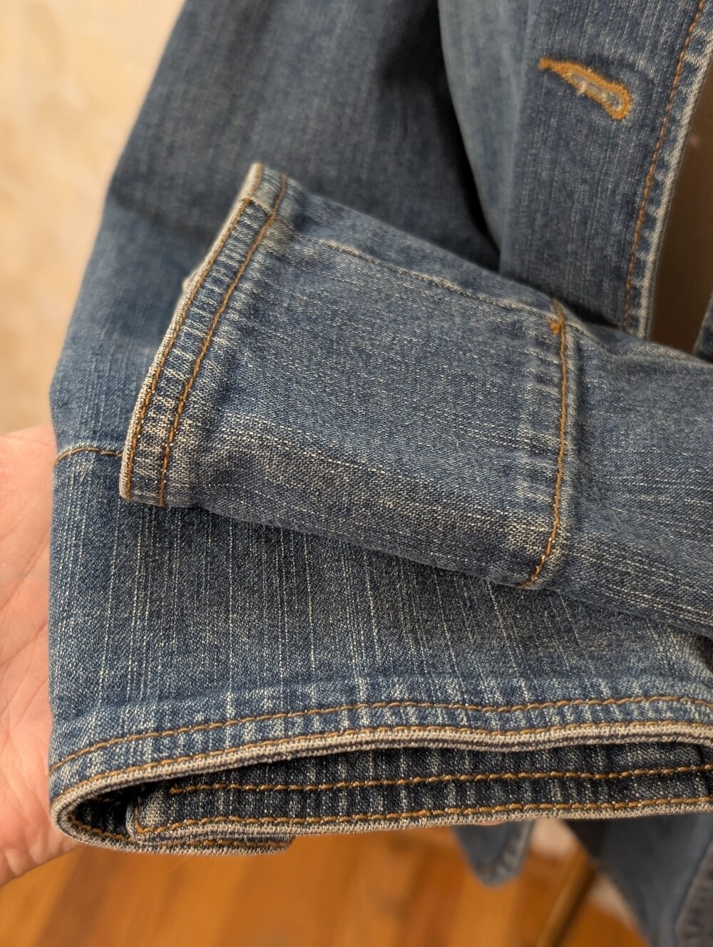 Madison & Max Women's Size Small Blue Denim Button Front Jean Jacket - Picture 6 of 13